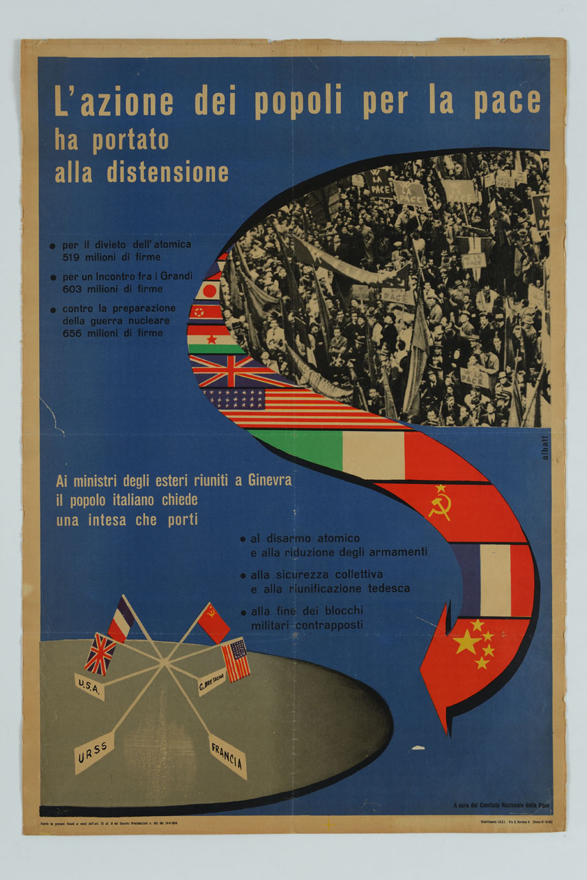 folla di manifestanti e freccia verso piattaforma con bandiere USA, URSS, Gran Bretagna e Francia (manifesto) di Albatt (sec. XX)