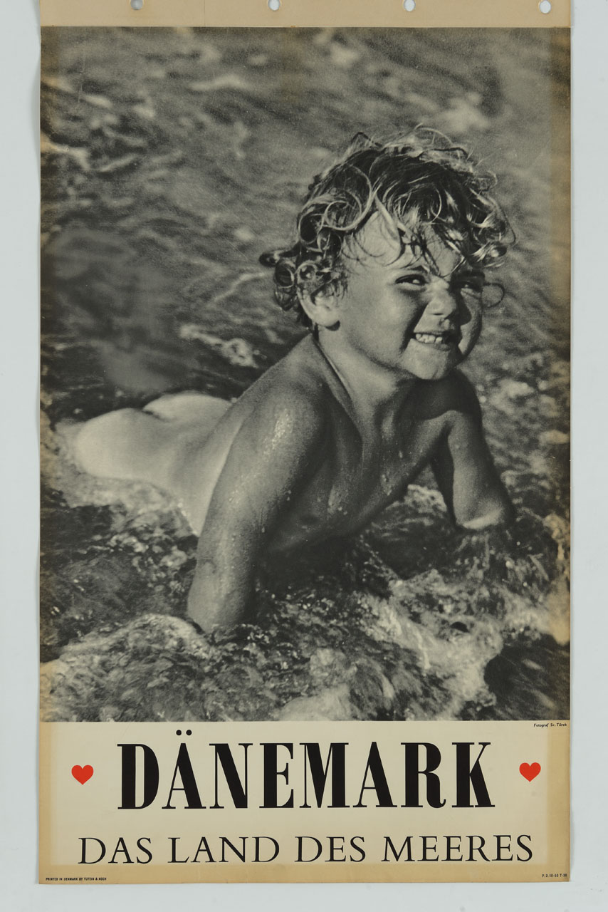 bambino sul bagnasciuga (manifesto) di Türck Sven - ambito danese (sec. XX)
