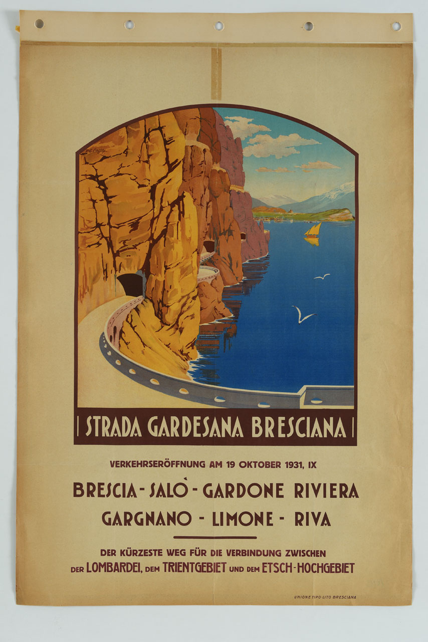 veduta del lago di Garda con barca a vela e rondini in volo (manifesto) di Cassa Paolo (sec. XX)