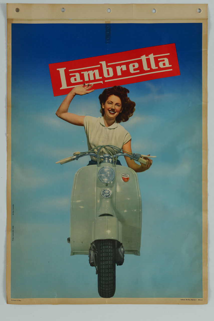 donna sorridente saluta dalla Lambretta (manifesto) di Luxardo Elio (sec. XX)