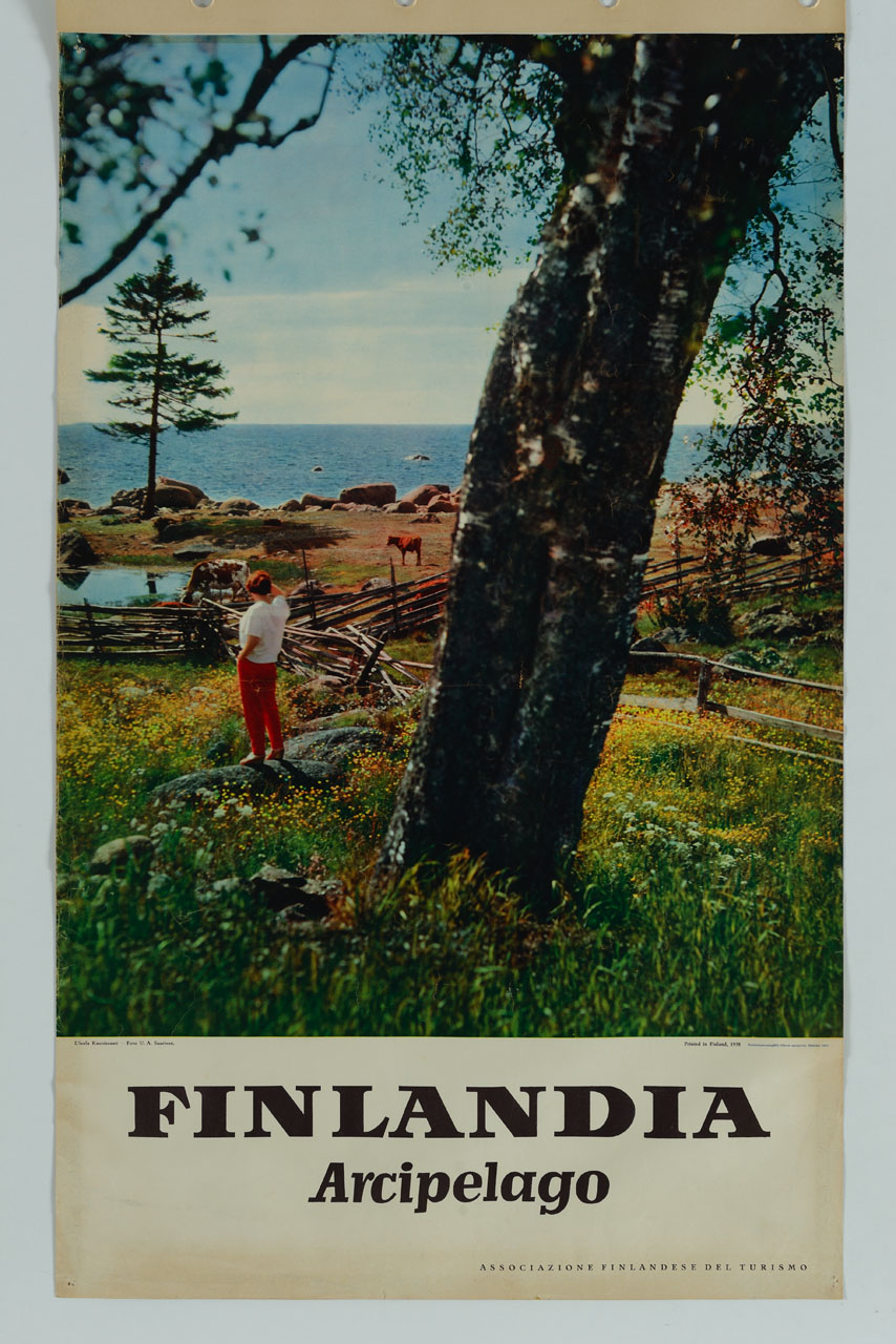 veduta costiera con donna e mucche al pascolo (manifesto) di Saarisen Urho Aarre (sec. XX)