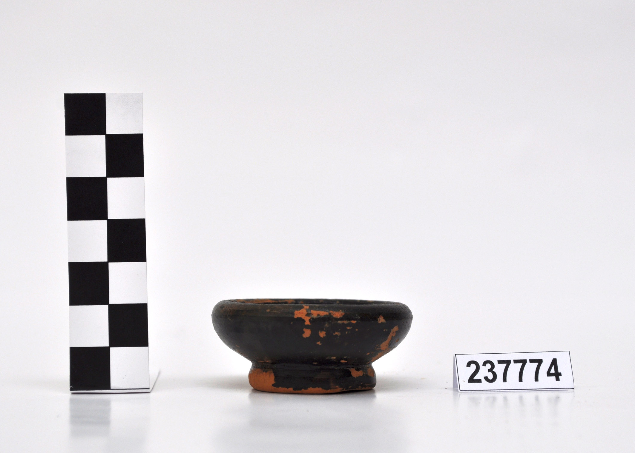 coppetta - produzione campana (sec. IV a.C)