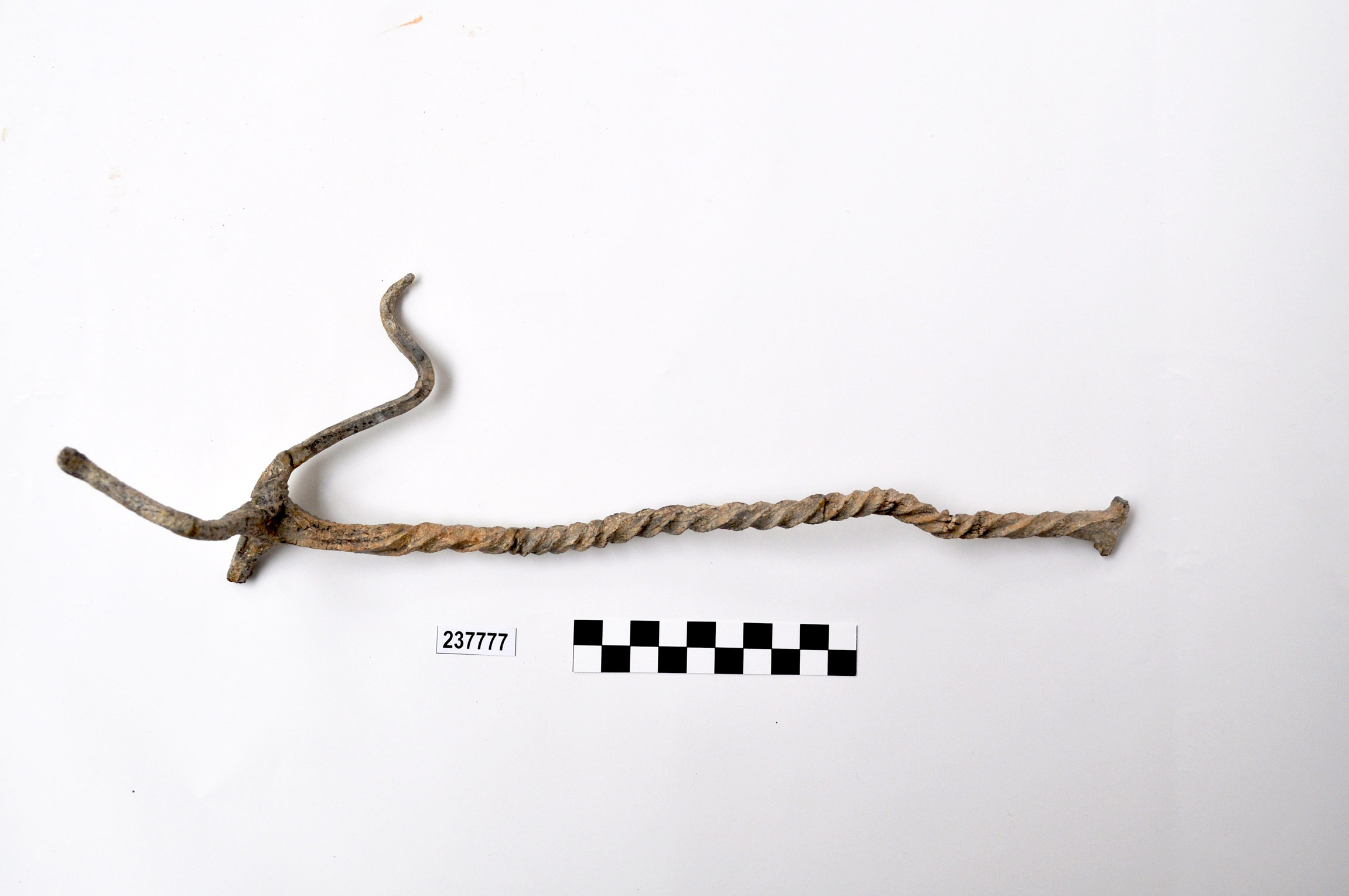 candelabro - ambito magno greco (seconda metà sec. IV a.C)