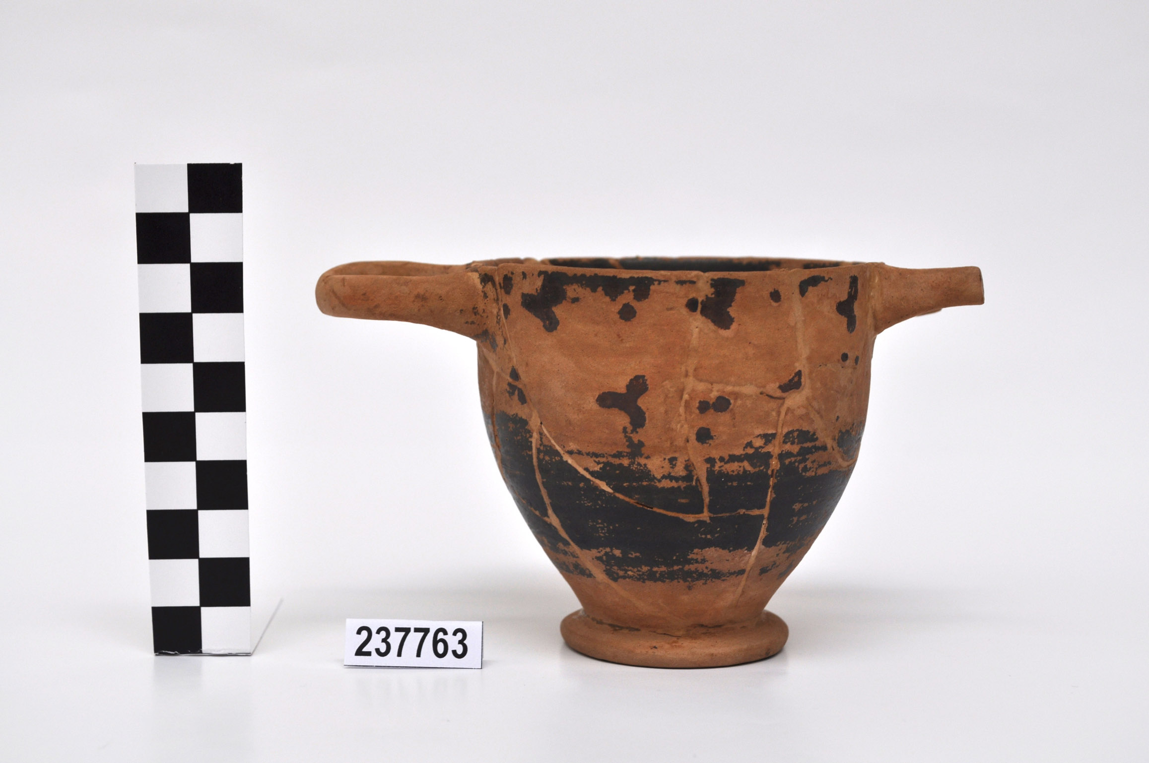 skyphos - produzione campana (sec. IV a.C)