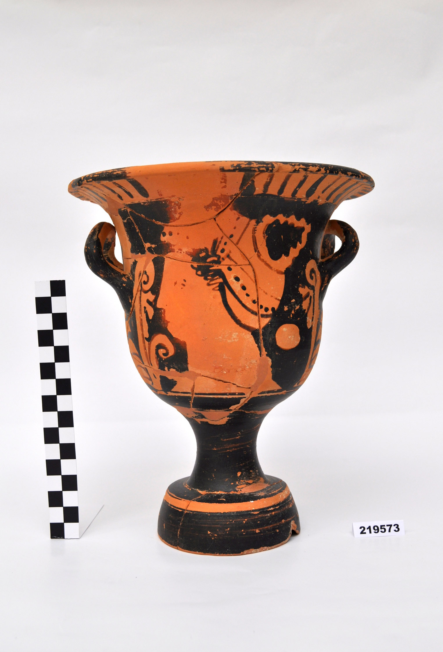 cratere a campana - produzione campana (seconda metà sec. IV a.C)