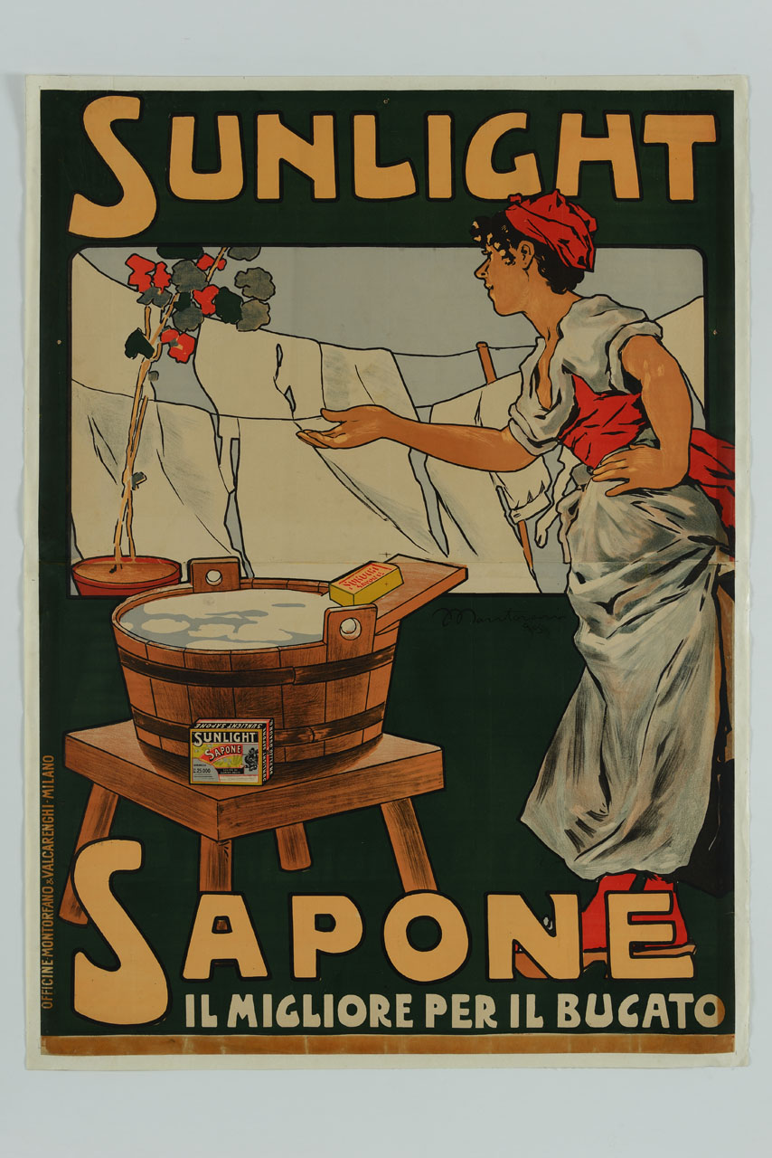 donna davanti a bucato steso e tinozza con sapone per bucato (manifesto) di Mantovani Luigi (sec. XX)
