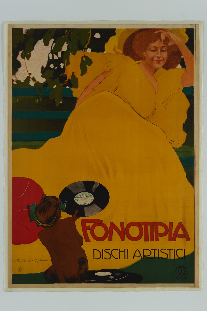 donna in abito giallo seduta su una panchina ad occhi chiusi sorride al piccolo satiro con un disco musicale (manifesto) di Dudovich Marcello (sec. XX)