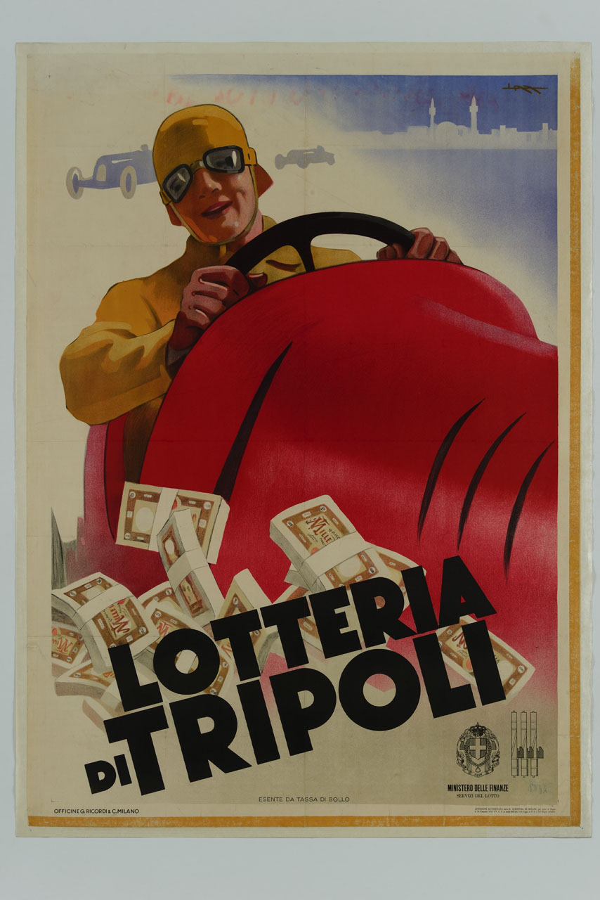 pilota in un'automobile da corsa tra mazzette di banconote sullo sfondo del profilo della città di Tripoli (manifesto) di Metlicovitz Leopoldo (sec. XX)