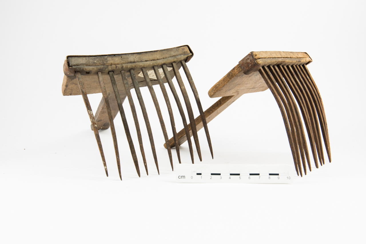 Pettine per cardare, attrezzo da tessitura