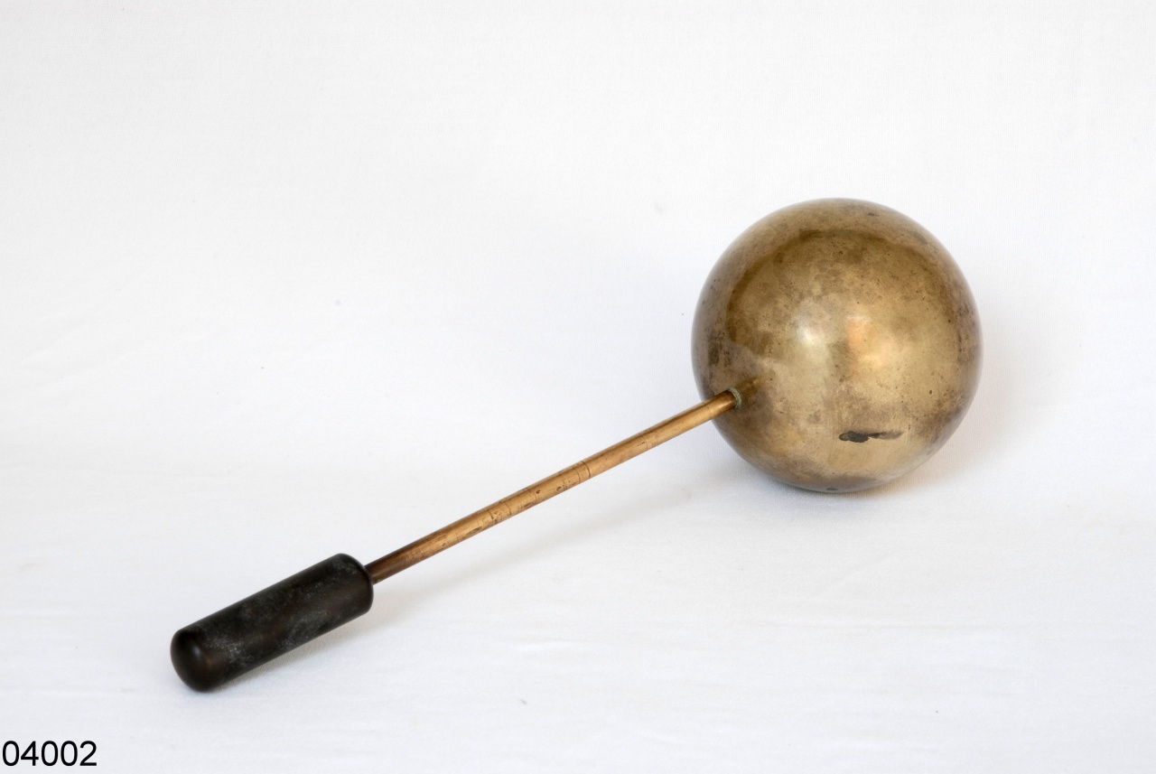 sfera, in ottone (prima metà sec. XX)