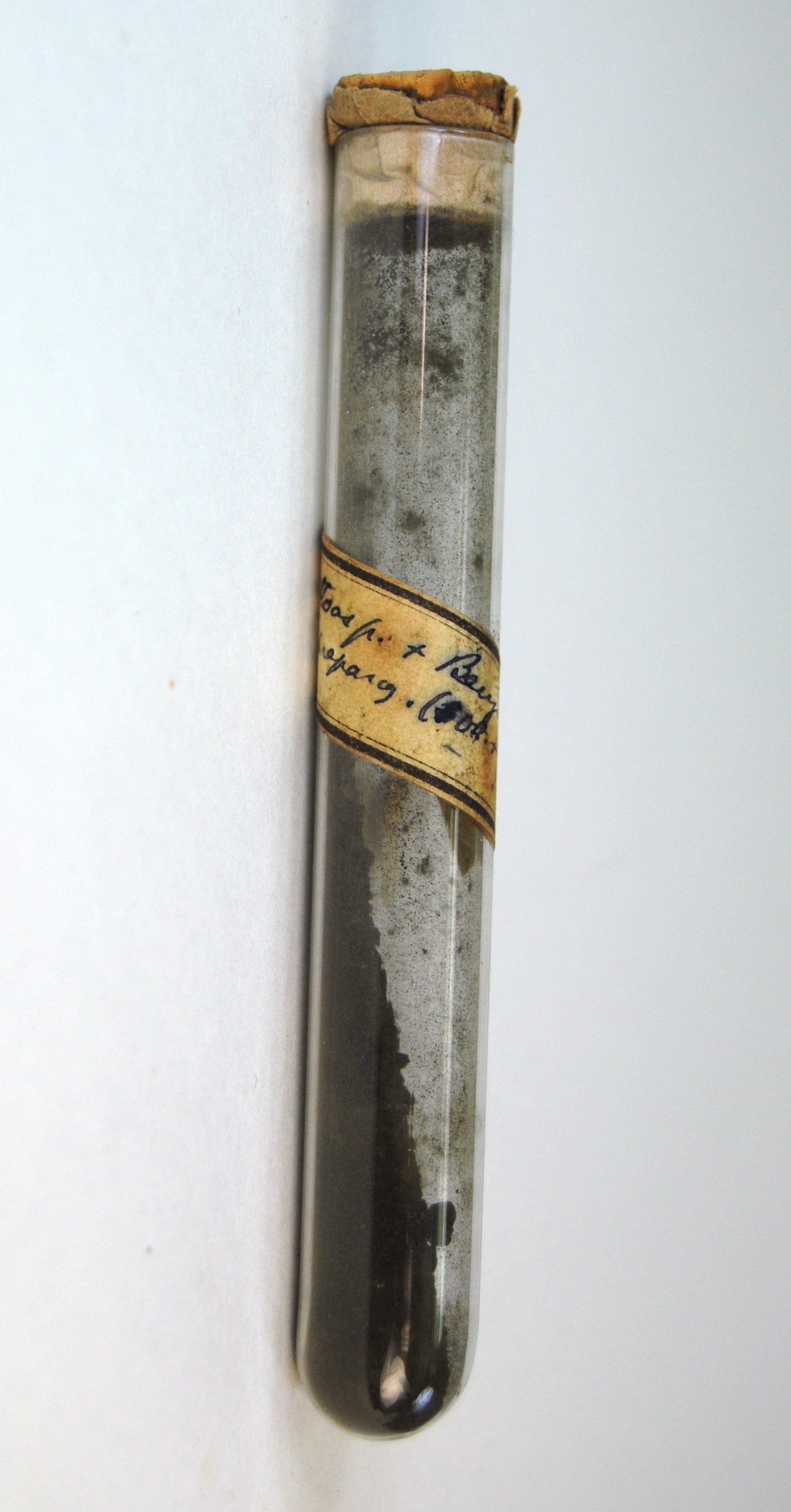 ottoaspartide + benzene (prodotto chimico, di sintesi) di Ugo Schiff (laboratorio) - scuola chimica fiorentina (metà/ inizio XIX/ XX)