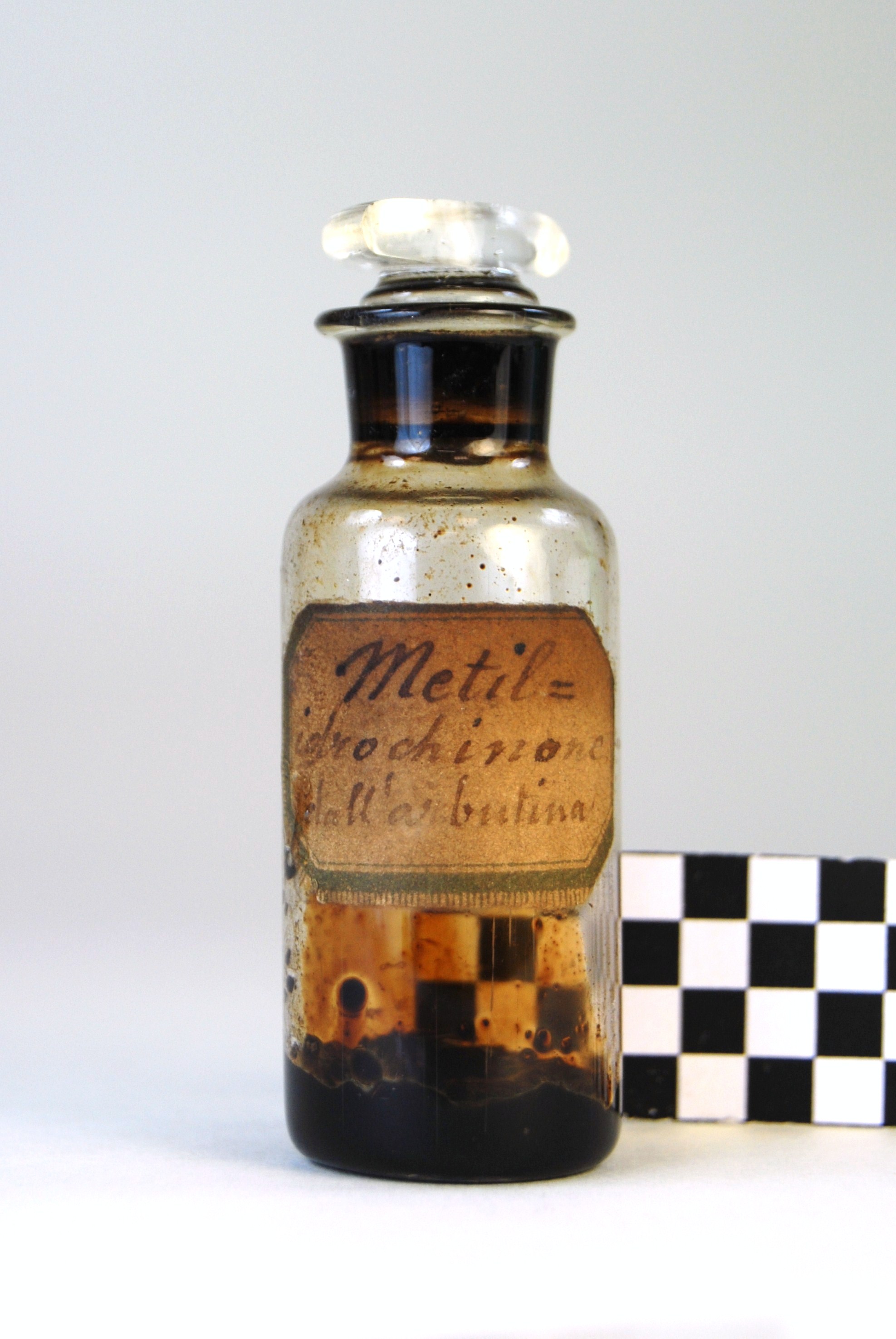 metilidrochinone dell'arbutina (prodotto chimico, di sintesi) di Ugo Schiff (laboratorio) - scuola chimica fiorentina (metà/ inizio XIX/ XX)