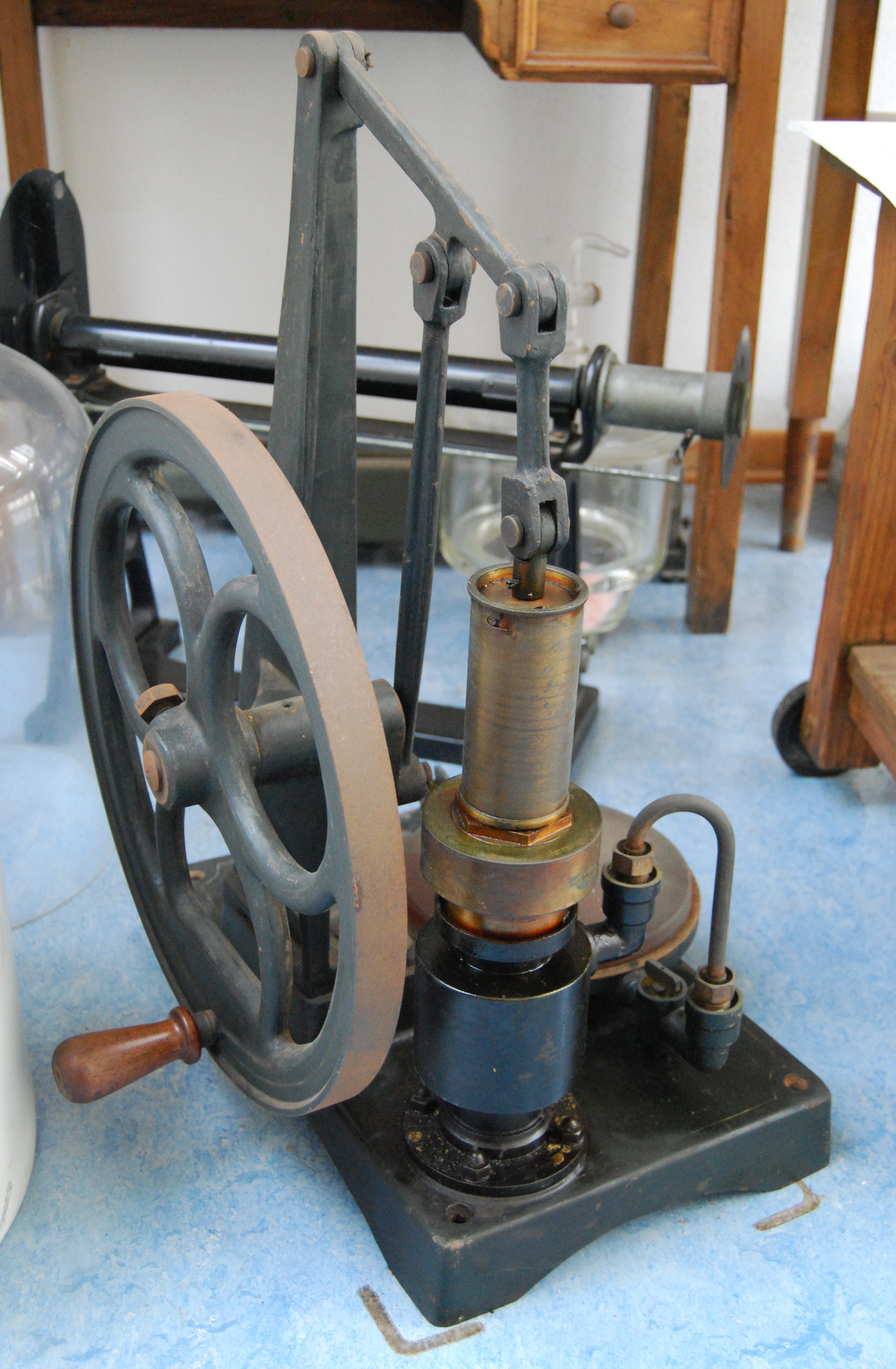 pompa, per vuoto di Ugo Schiff (laboratorio) - scuola chimica fiorentina (metà/ inizio XIX/ XX)