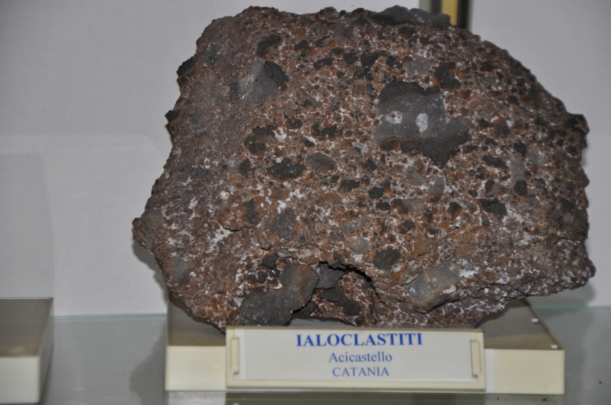Ialoclastite (esemplare)