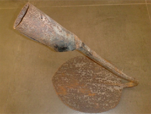 cazzuola, a cuore (sec. XIII post)