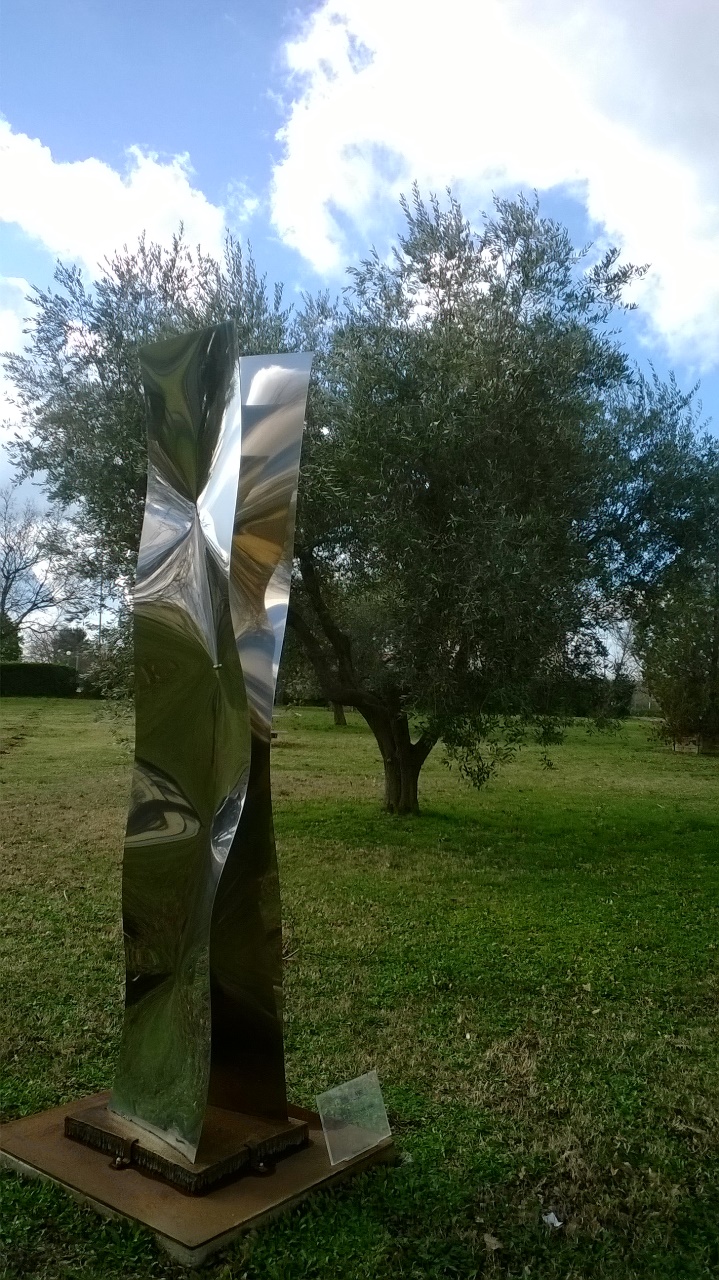 Donna (scultura) di Pierelli Attilio (sec. XX)