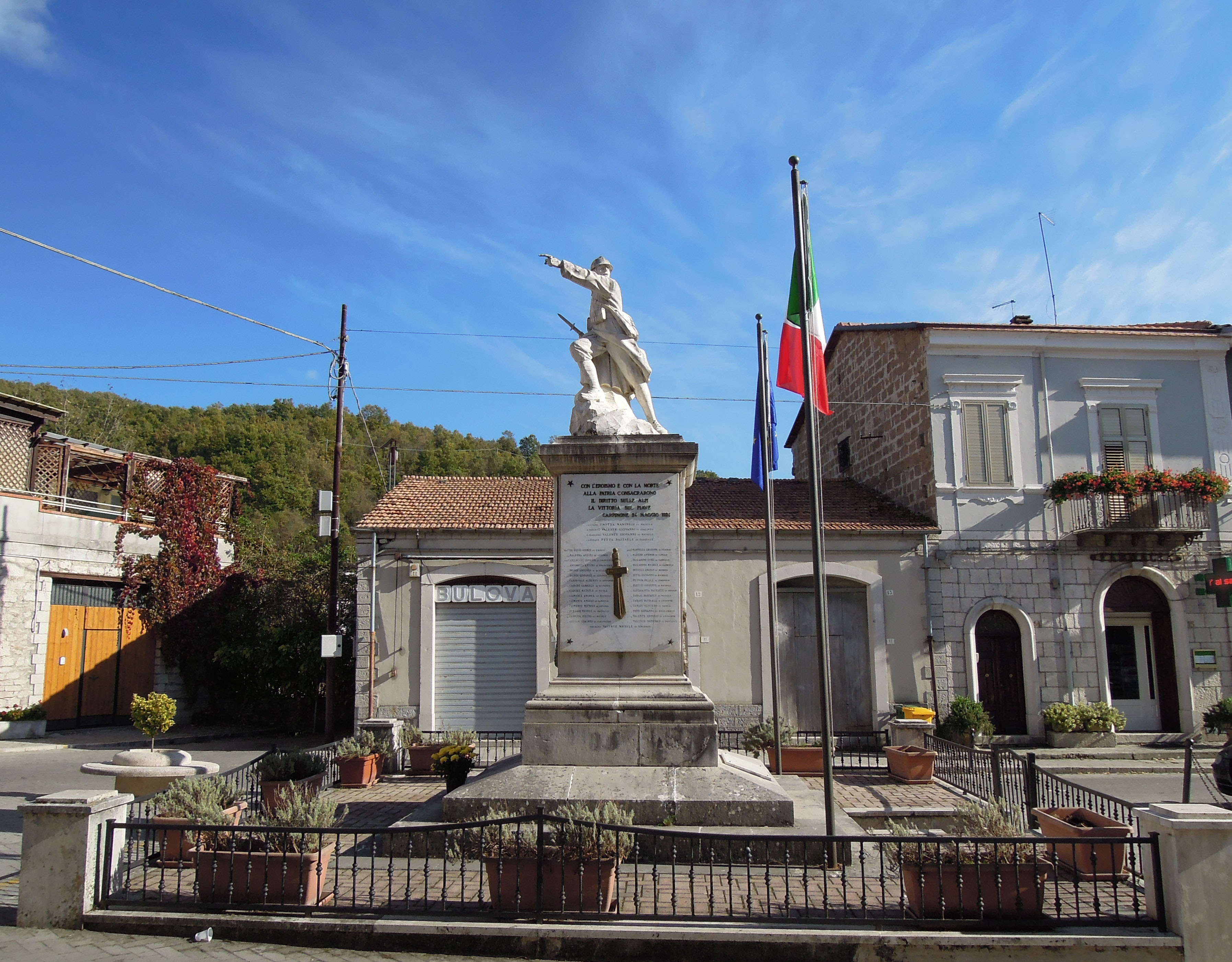 figura di soldato (monumento ai caduti - a cippo) - bottega Italia meridionale (sec. XX)