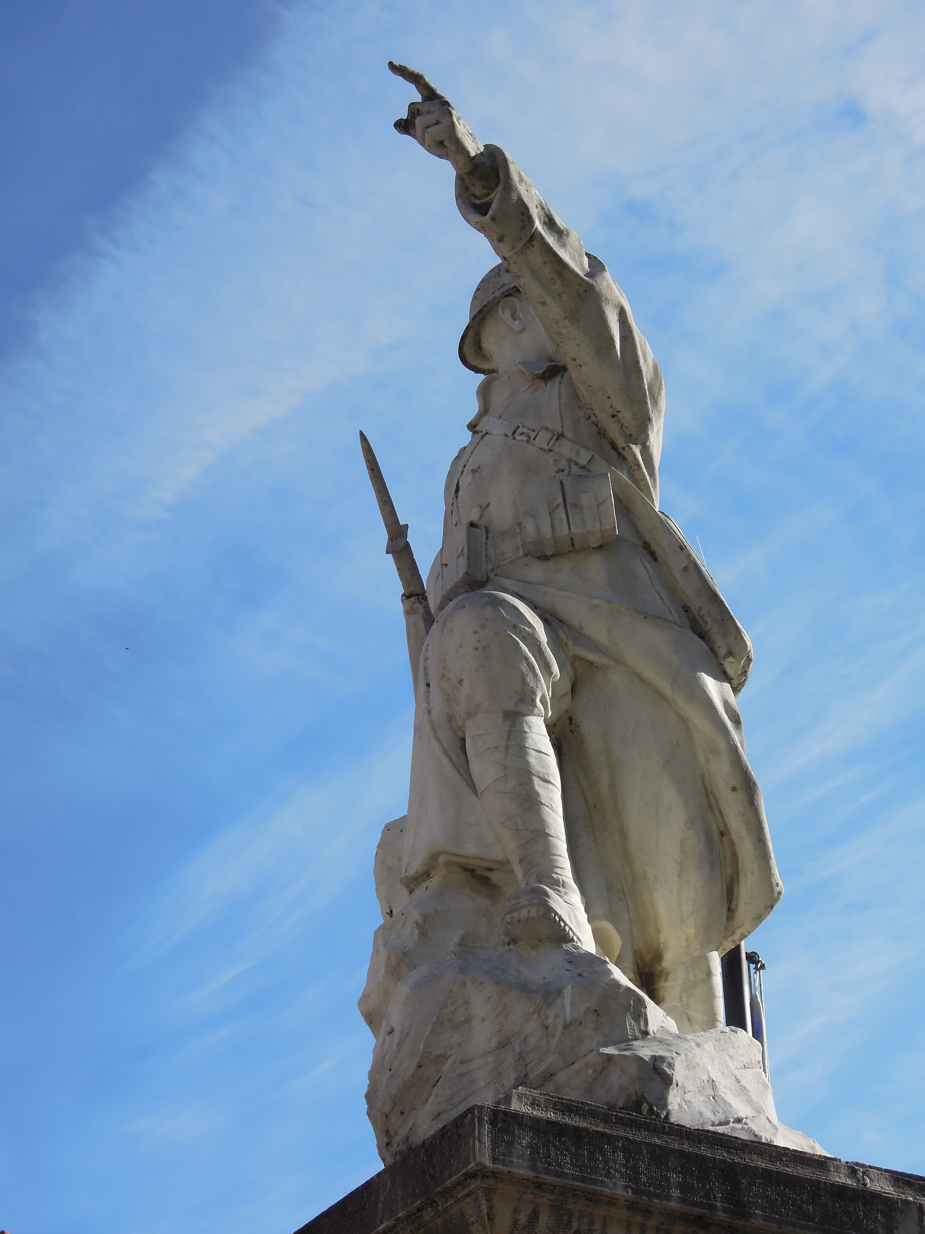 figura di soldato (monumento ai caduti - a cippo) - bottega Italia meridionale (sec. XX)