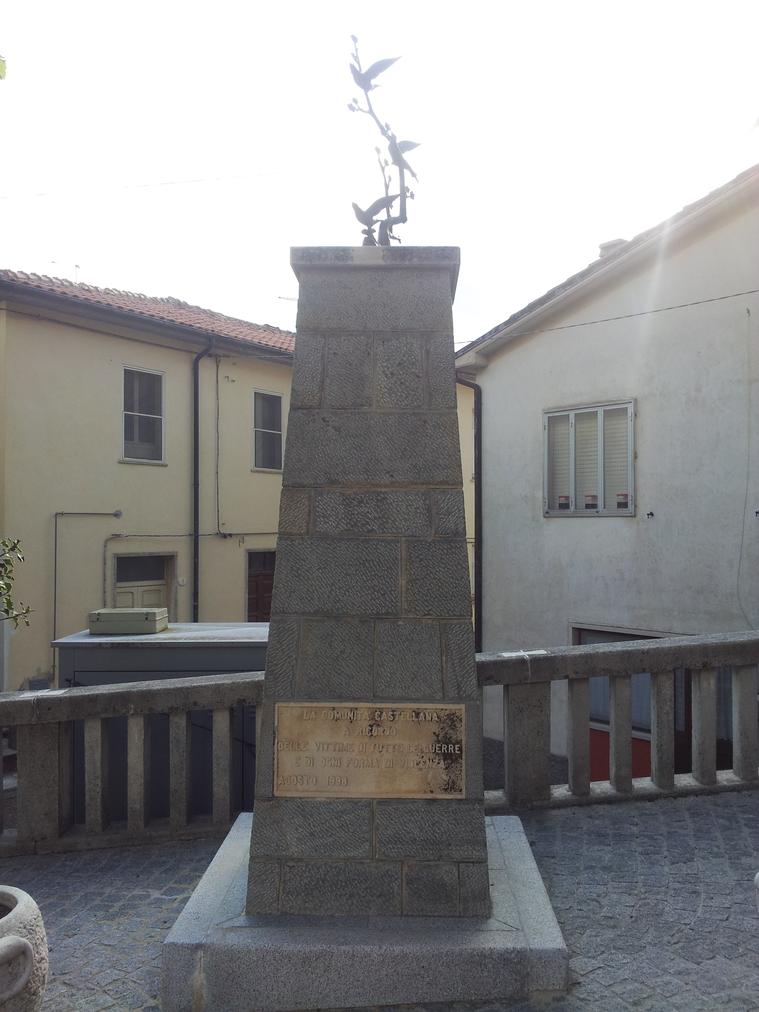 colomba (monumento ai caduti, opera isolata) - bottega molisana (Sec. XX)