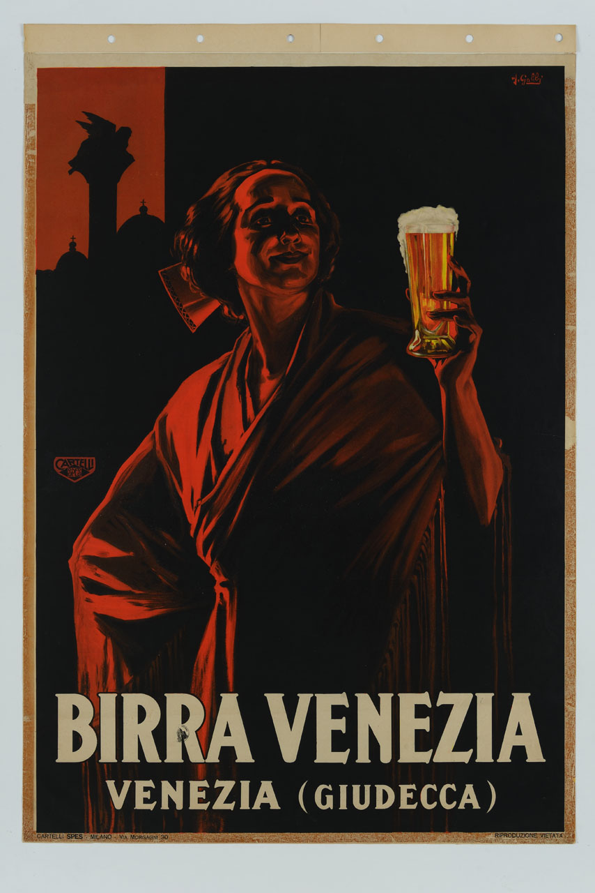 figura femmnile con bicchiere colmo di birra e sullo sfondo leone e cupole della basilica di San Marco (manifesto) di Gobbi Alpenore (sec. XX)