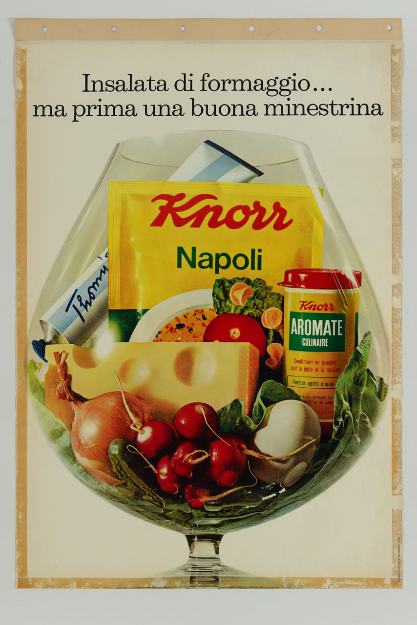 coppa di vetro contenete ortaggi, un pezzo di formaggio emmentaler, un tubello di senape Thomy's, un dosatore di aromi in polvere e una busta di minestra in busta Knorr (manifesto) di Gisler und Gisler - ambito svizzero (sec. XX)