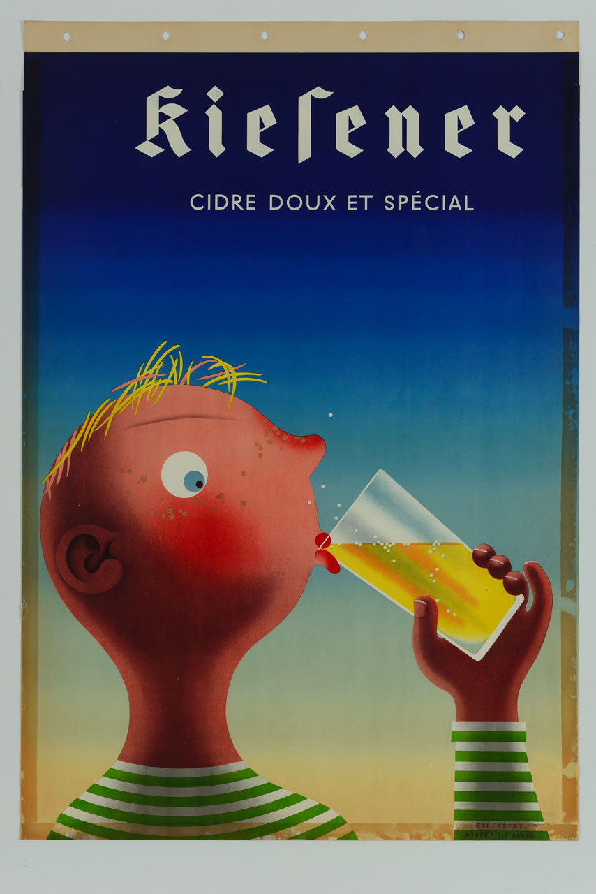un bambino con le lentiggini e le gote rosse beve un bicchiere di sidro (manifesto) di Eidenbenz Willi (sec. XX)