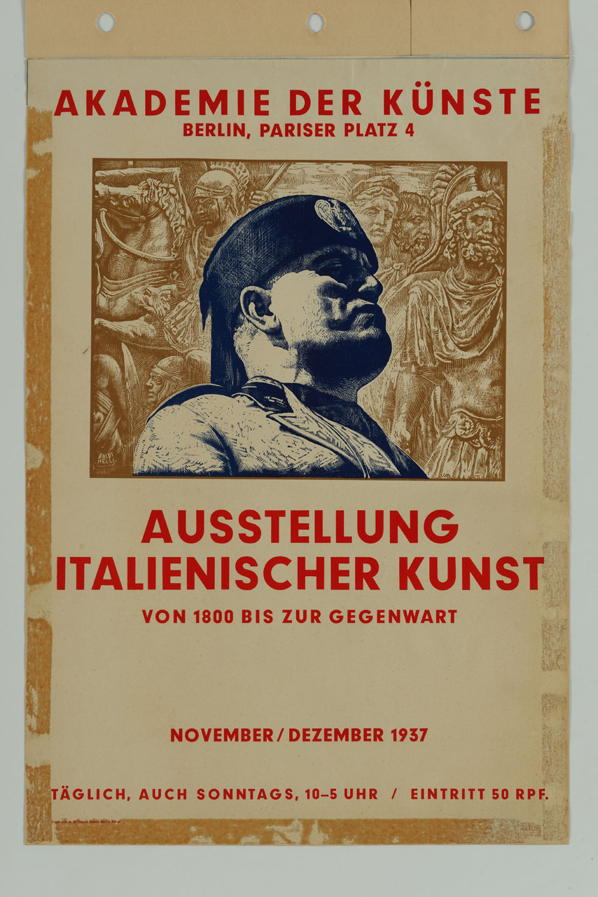 l'immagine blu del Duce sullo sofndo di un bassorilievo romano marrone (manifesto) di Baldinelli Armando (sec. XX)