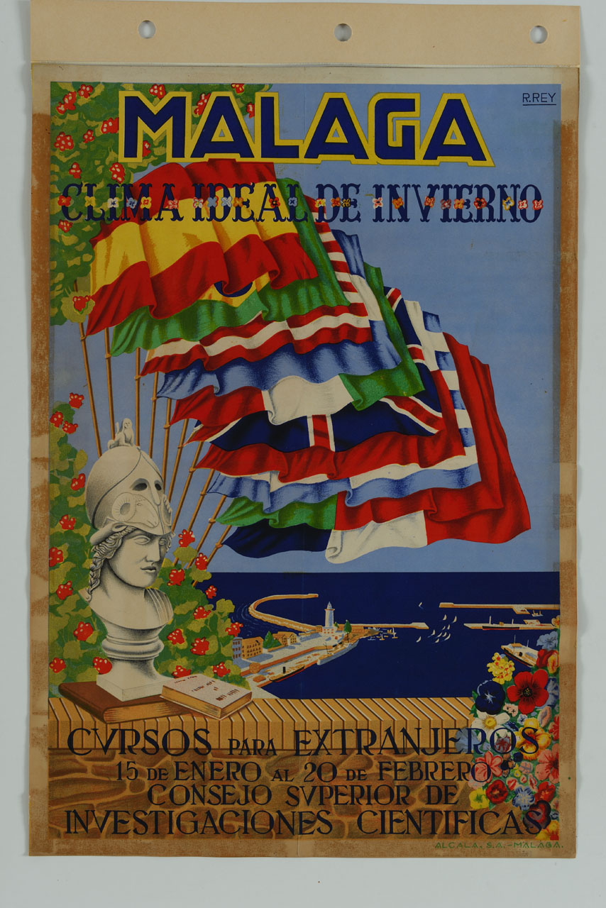 busto della dea Atena con alcuni libri appoggiato su una balaustra decorata con fiori rigogliosi; dietro alcune bandiere internazionali e il porto di Malaga con il faro (manifesto) di Rey R - ambito spagnolo (sec. XX)