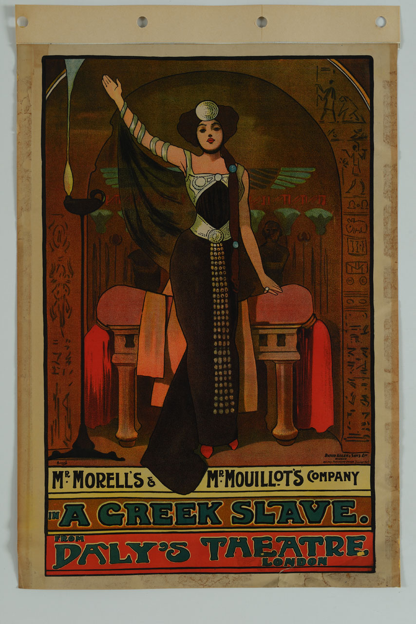 donna in piedi davanti a un trono posto in una nicchia decorata da geroglifici (manifesto) di Hassall John (sec. XIX)