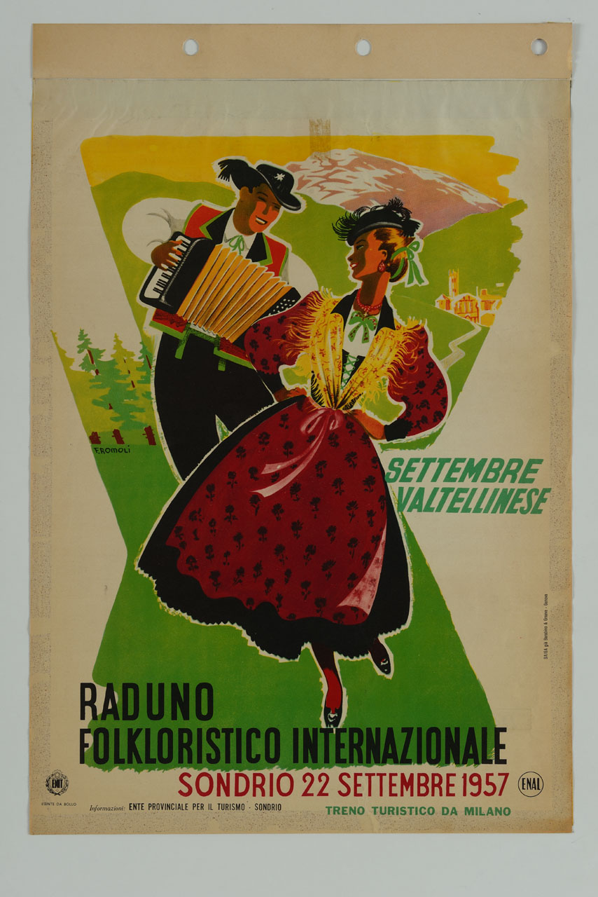 donna in abiti tradizionali balla al suono di una fisarmonica sullo sfondo di montagne, alberi e un borgo di case (manifesto) di Romoli Filippo (sec. XX)
