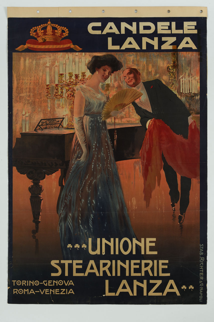 coppia in abito da sera accanto a un pianoforte in una sala illuminata da candelabri (manifesto) - ambito italiano (sec. XX)