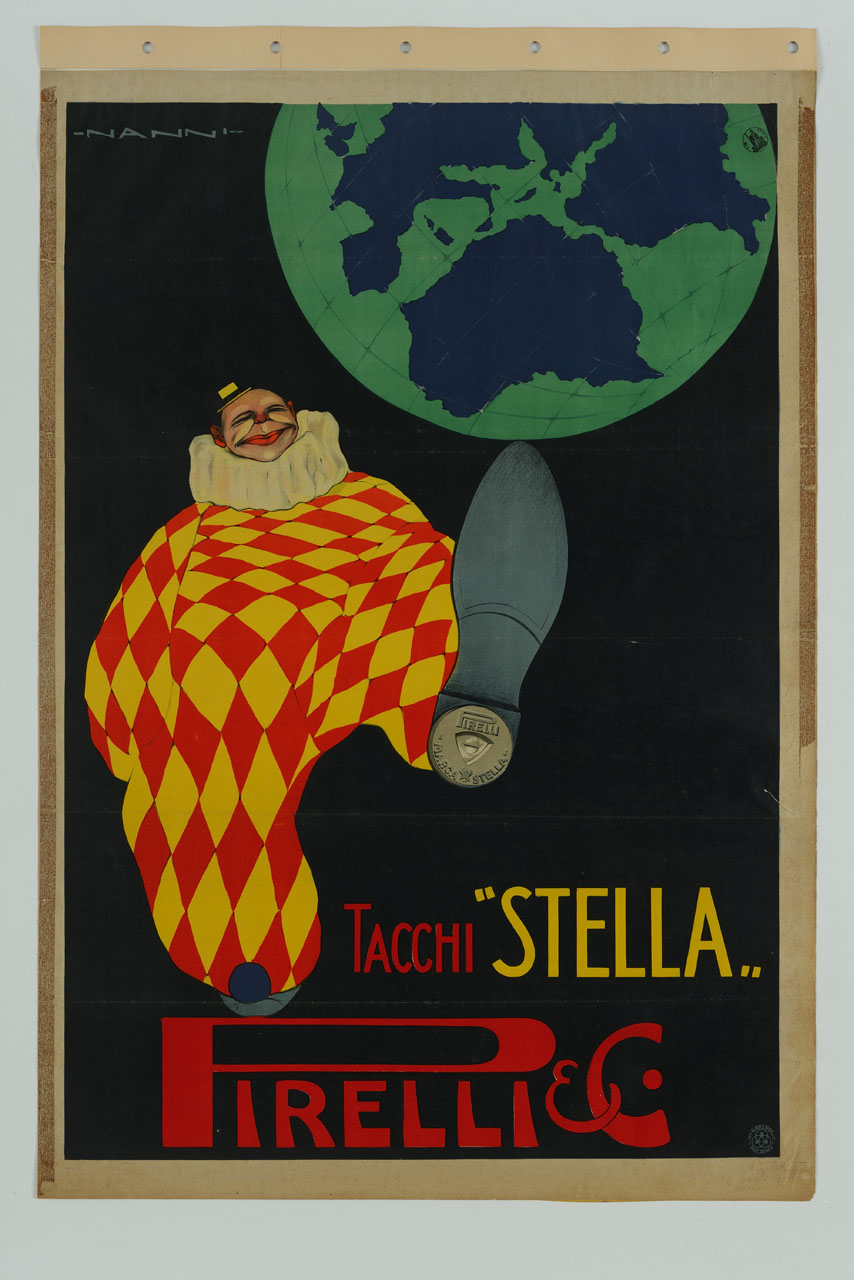 pagliaccio alza il piede per mostrare il tacco della scarpa e globo terrestre (manifesto) di Nanni Nino (sec. XX)