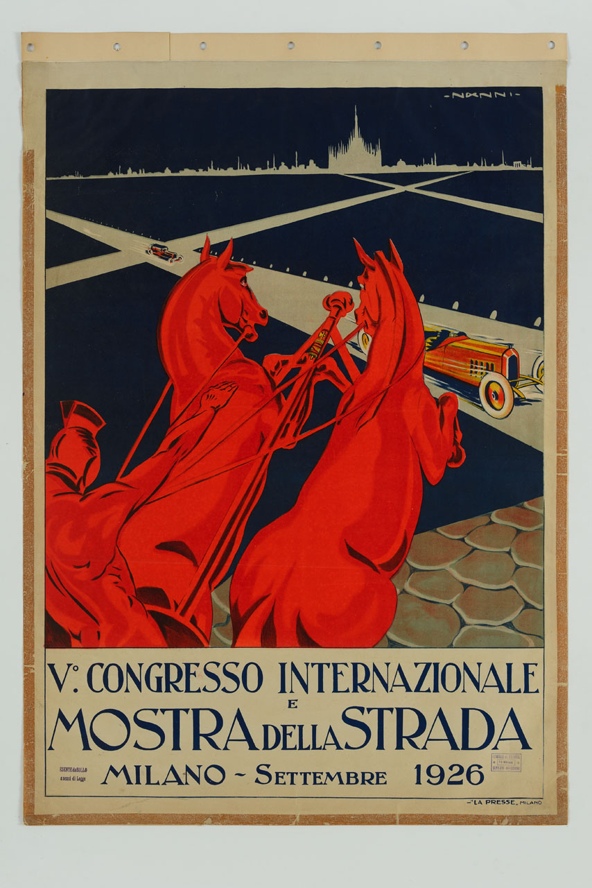 biga con cavalli impennati guidata da soldato che fa il saluto romano sullo sfondo di un reticolo di strade percorse da automobili e del duomo di Milano (manifesto) di Nanni Nino (sec. XX)
