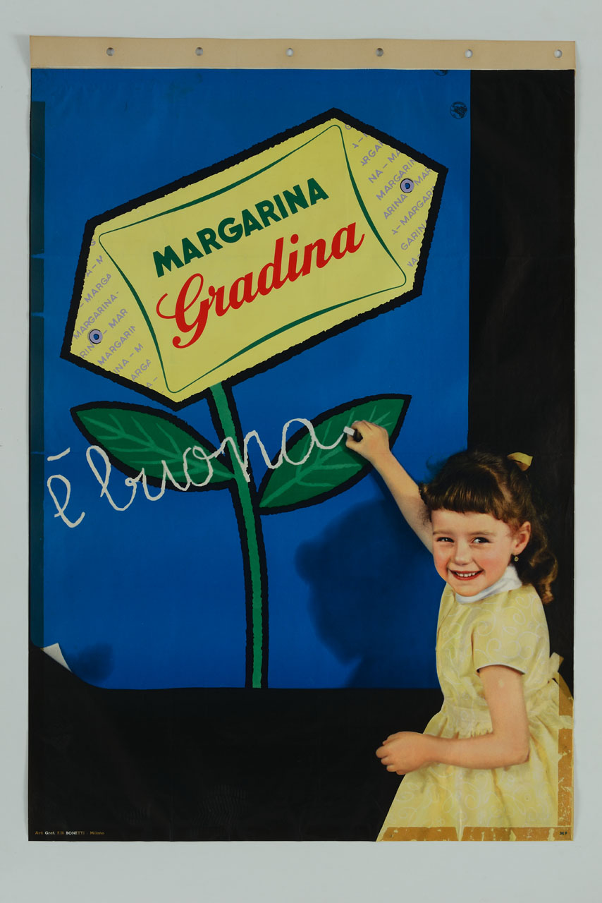 bambina sorridente scrive su un manifesto pubblicitario con illustrazione di margarina in forma di fiore (manifesto) - ambito italiano (sec. XX)