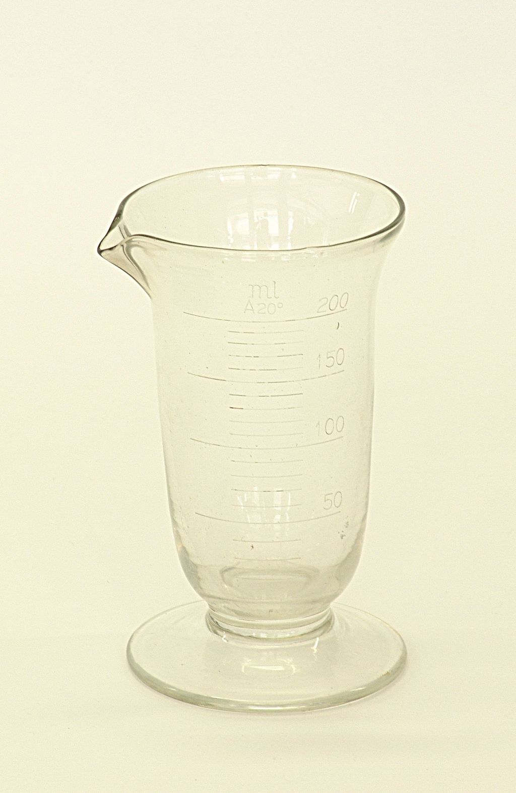 bicchiere graduato a calice ca 1920 - ca 1920