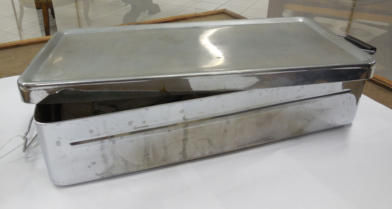 vassoio, portastrumenti - produzione italiana (sec. XX)