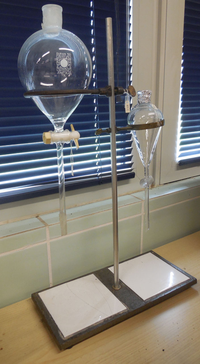 sostegno, doppio per imbuto separatore (sec. XX)