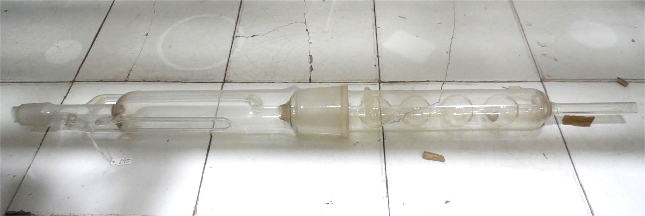 estrattore, di Soxhlet con refrigerante di Allihn di Soxhlet Franz Ritter von, Allihn Felix Richard (sec. XX)