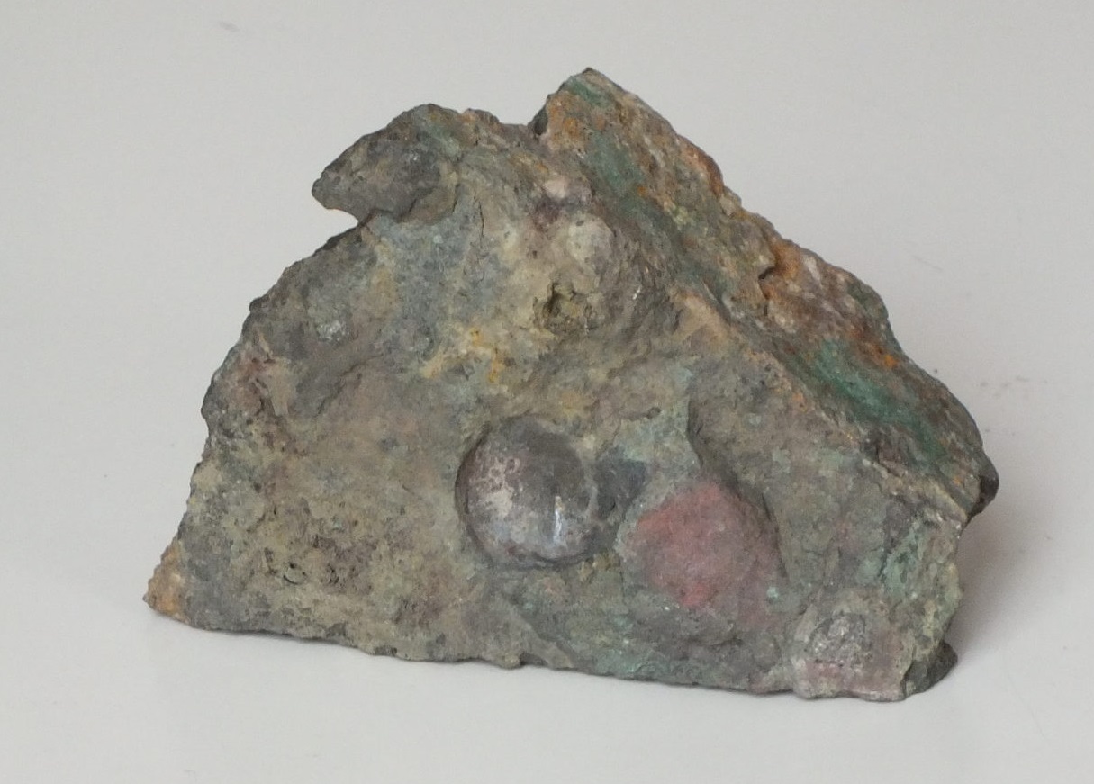 Calcopirite aurifera (CuFeS2)