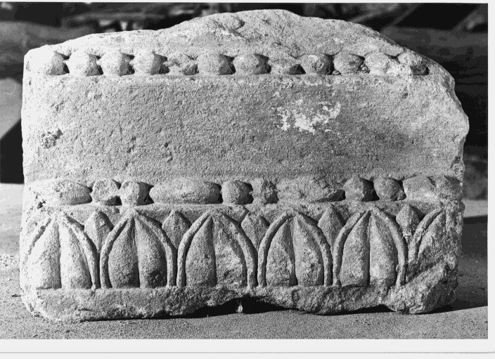 cornice, frammento - bottega Italia meridionale (sec. XV)