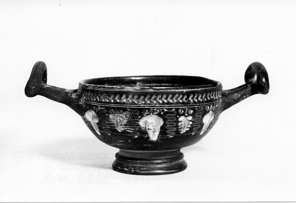 kylix - produzione apula (inizio sec. III a.C)