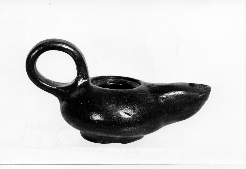 lucerna monolicne - produzione locale (fine/ inizio secc. IV a.C. - III a.C)