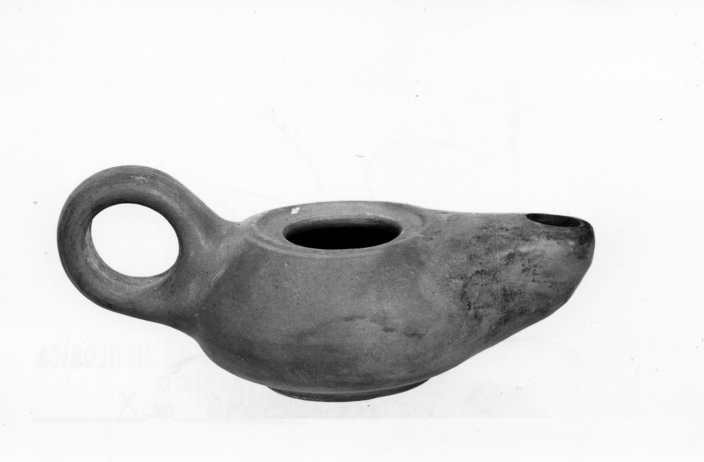 lucerna monolicne - produzione locale (secc. IV a.C. - III a.C)