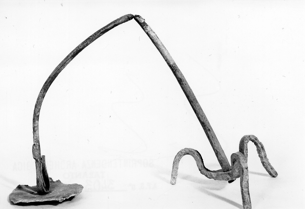 candelabro (seconda metà sec. IV a.C)