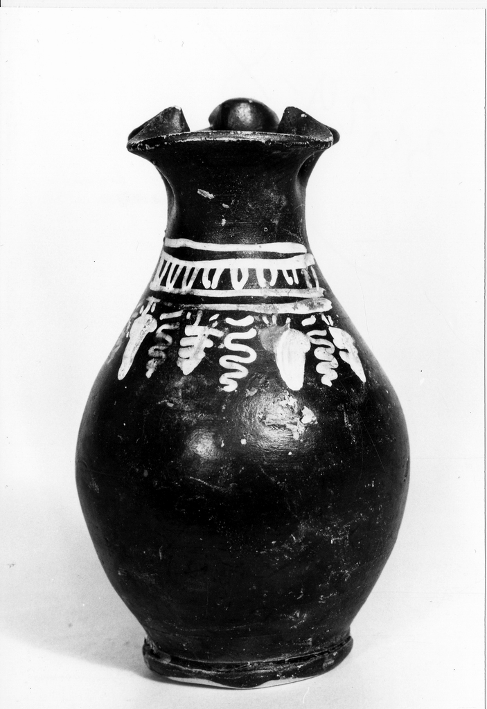 oinochoe a bocca trilobata, Webster, tipo 2 - produzione apula (inizio sec. III a.C)