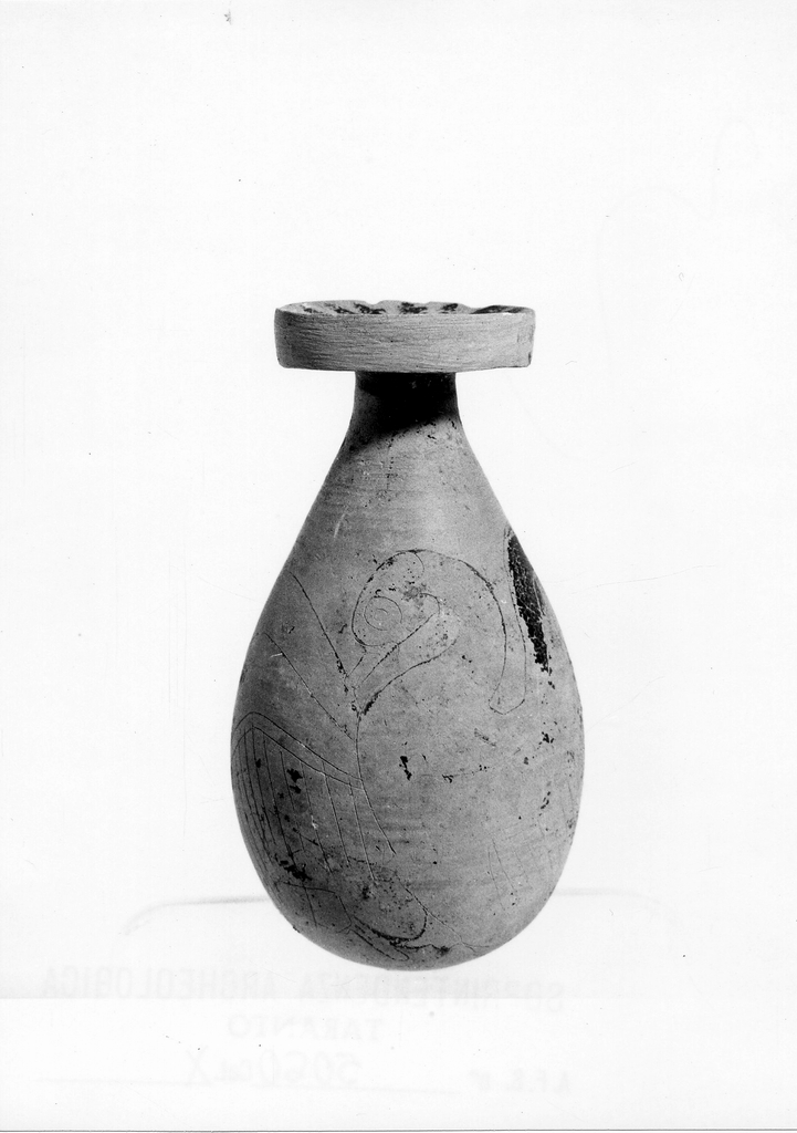 alabastron - produzione corinzia (seconda metà sec. VII a.C)