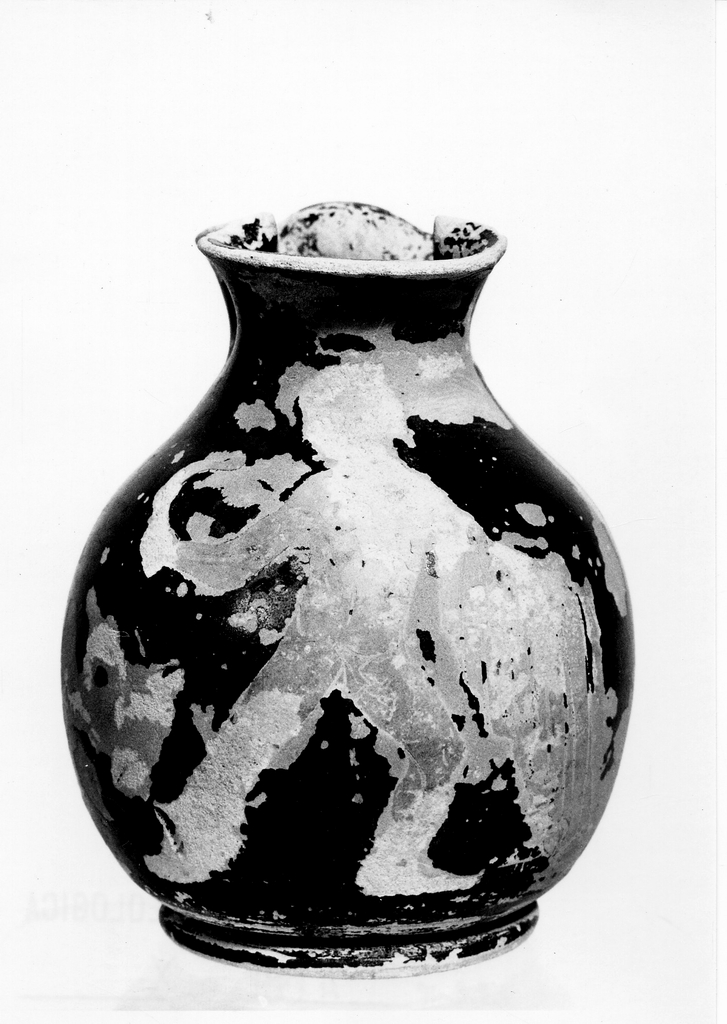 oinochoe a bocca trilobata - fabbrica apula (seconda metà sec. IV a.C)