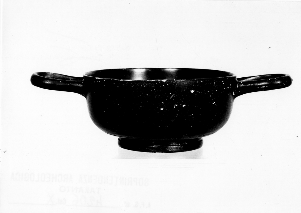 tazza - fabbrica apula (sec. IV a.C)