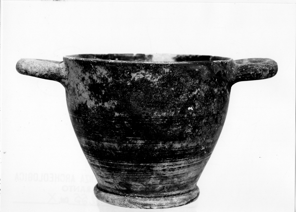 skyphos - fabbrica apula (sec. VI a.C)