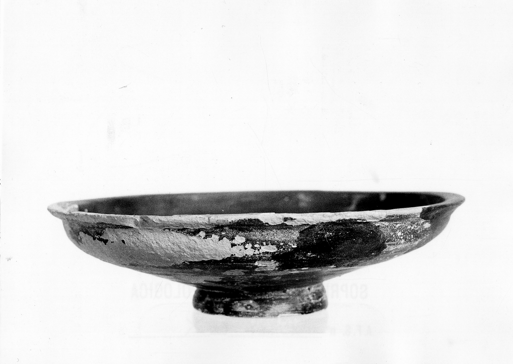 patera - fabbrica locale (seconda metà sec. IV a.C)